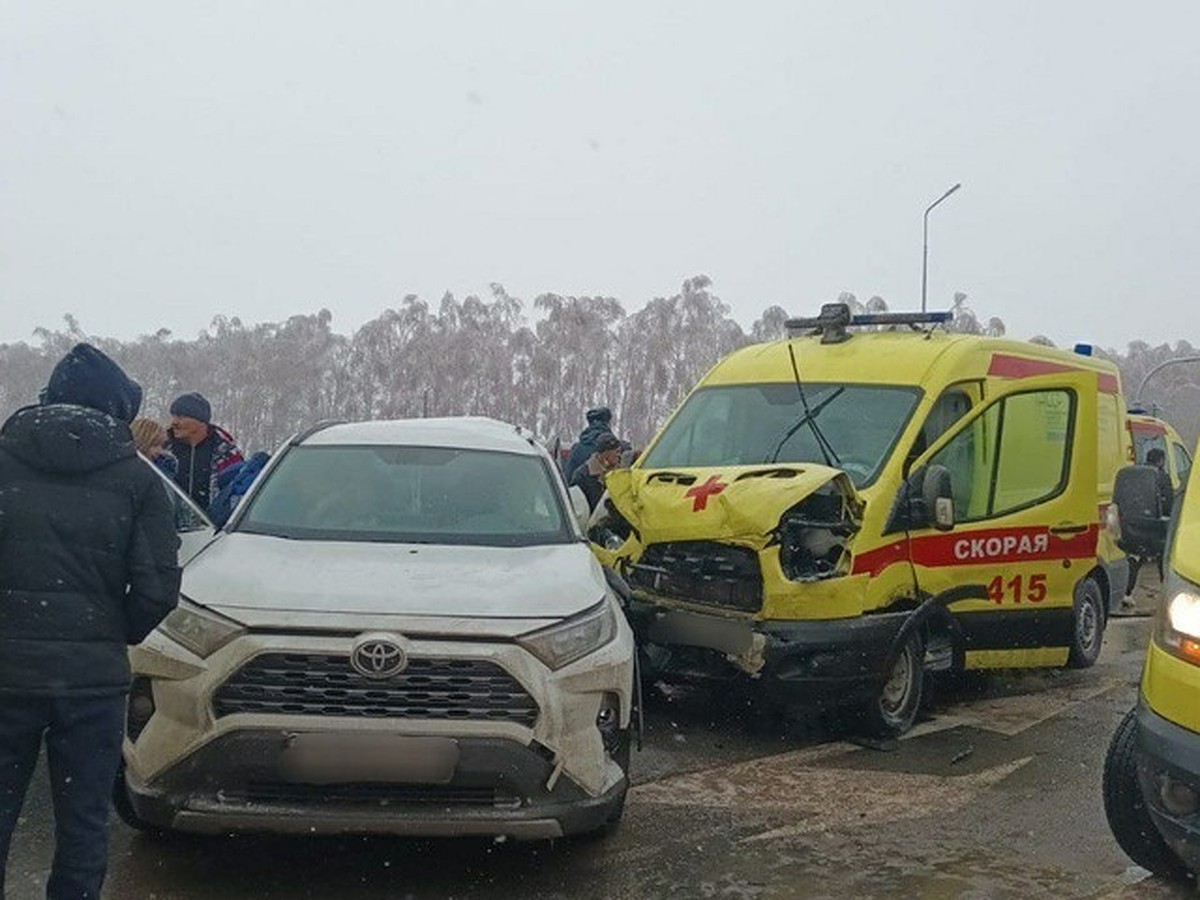 В результате ДТП со «скорой» на трассе в Татарстане погибла медсестра -  KP.RU