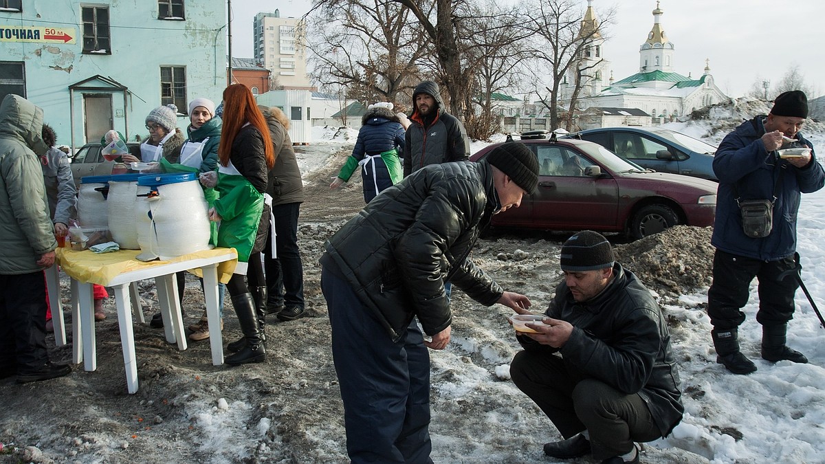 Каждую зиму на улицах замерзают сотни человек»: откуда в Самаре бездомные и  кто должен им помогать - KP.RU