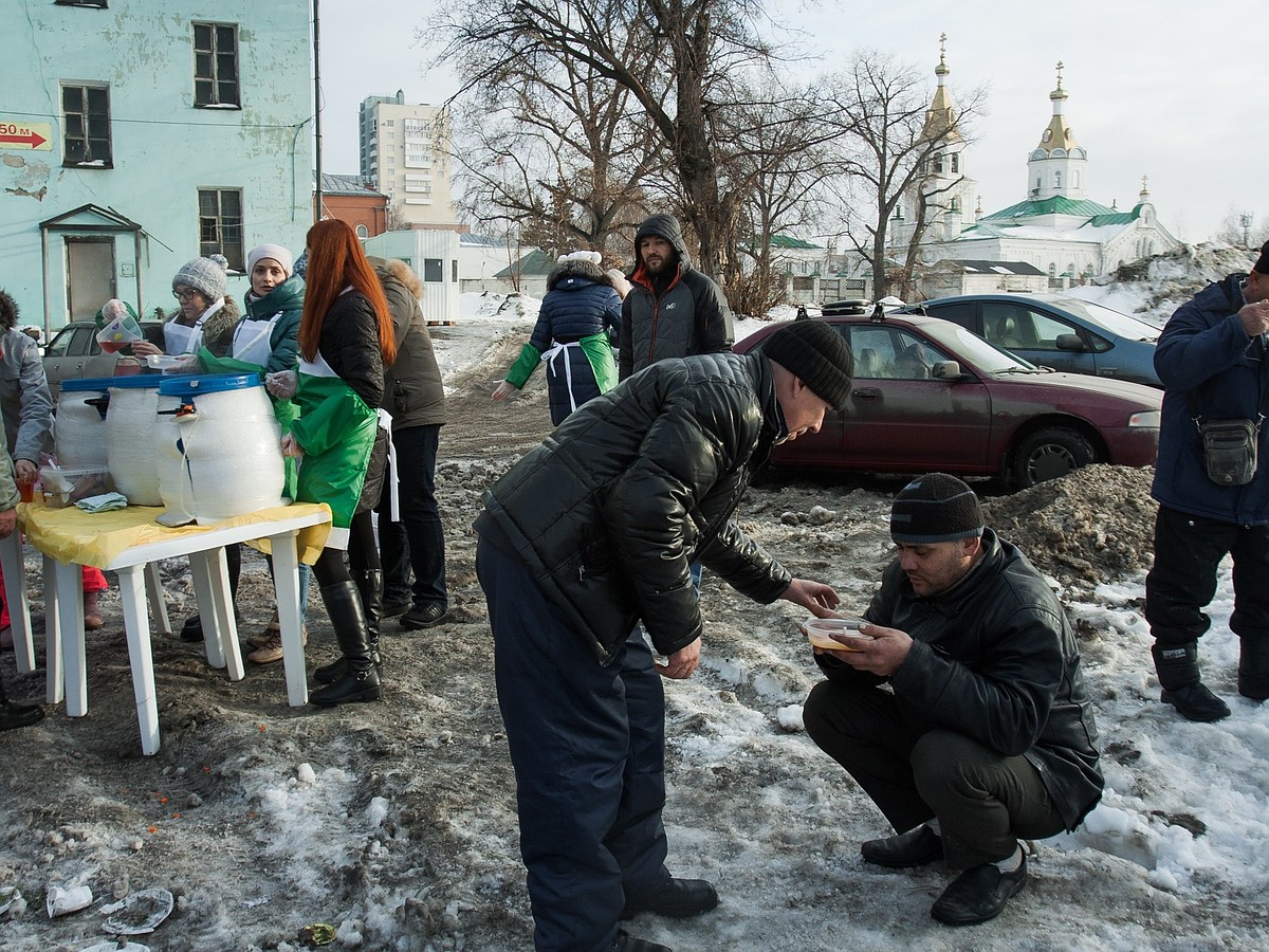 «Каждую зиму на улицах замерзают сотни человек»: откуда в Самаре бездомные  и кто должен им помогать - KP.RU