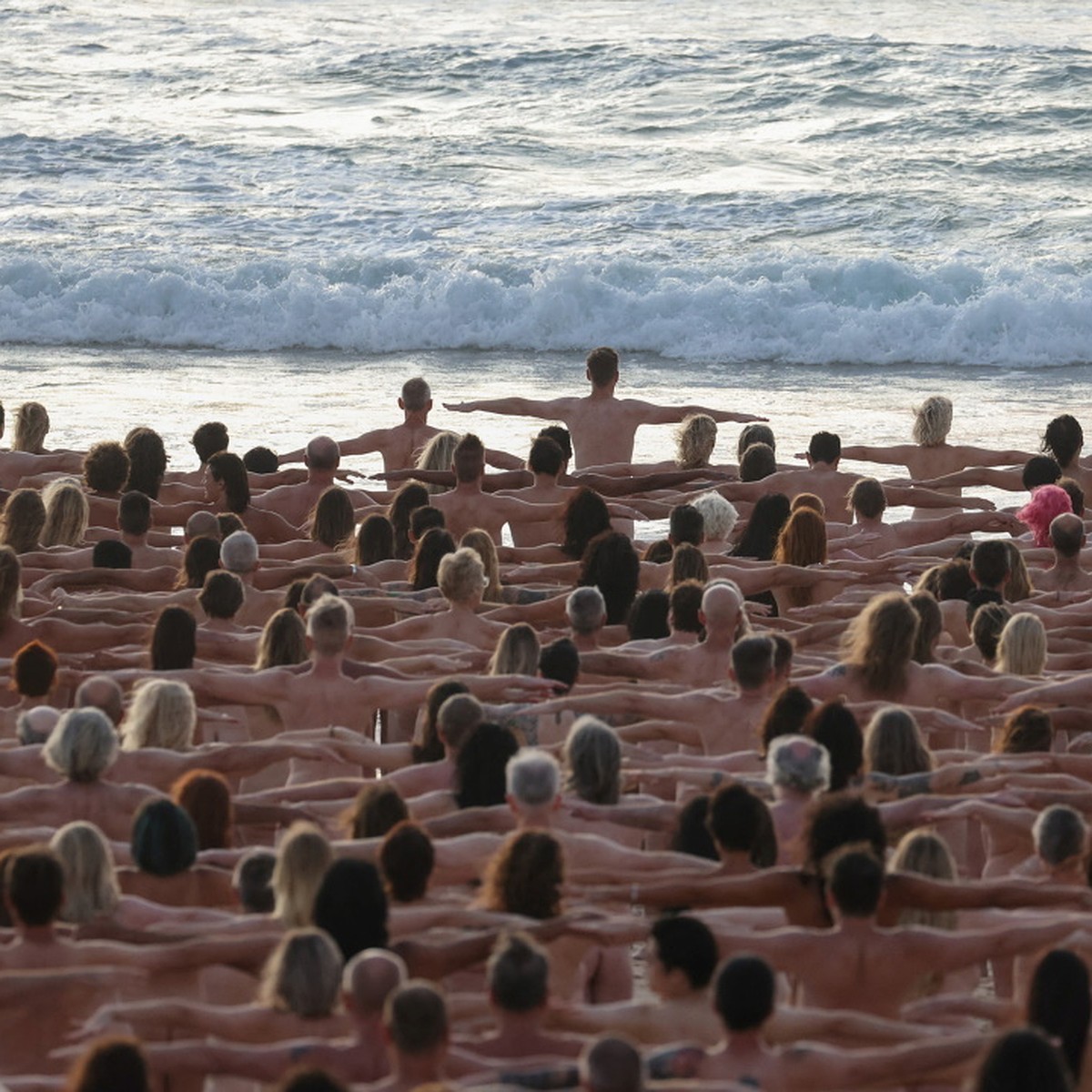 фото голых юношей на пляже