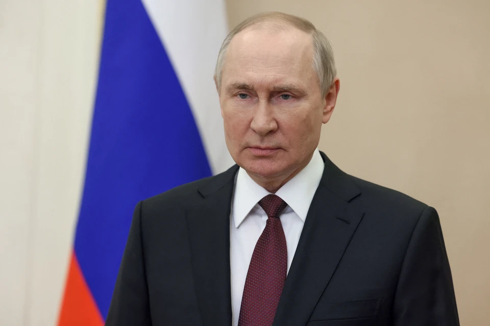 Президент РФ Владимир Путин присвоил звание "за большие заслуги в укреплении института семьи, повышении значимости материнства и воспитании детей"