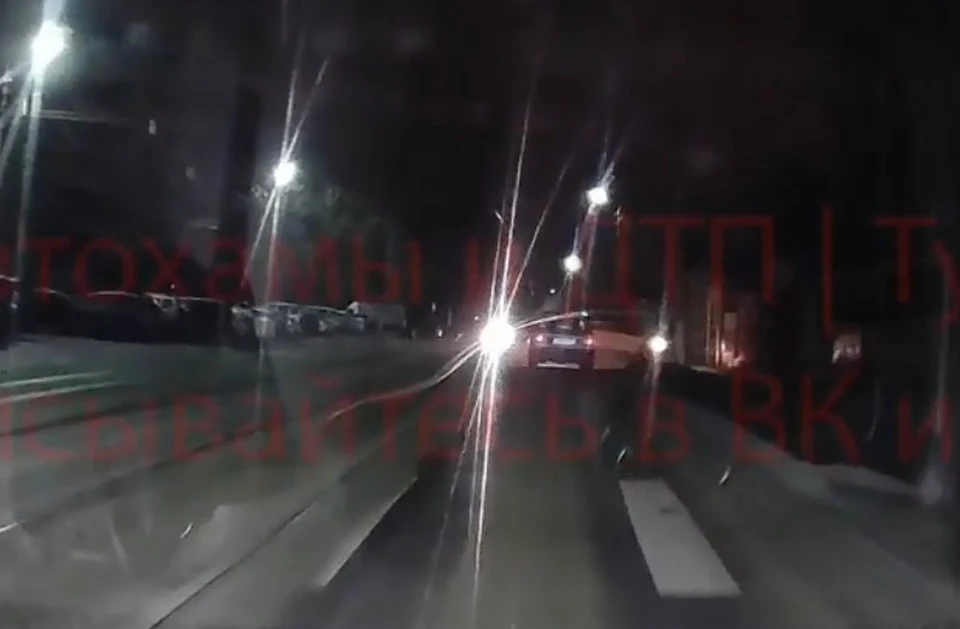 В Туле легковушка врезалась в частный дом на улице Епифанской