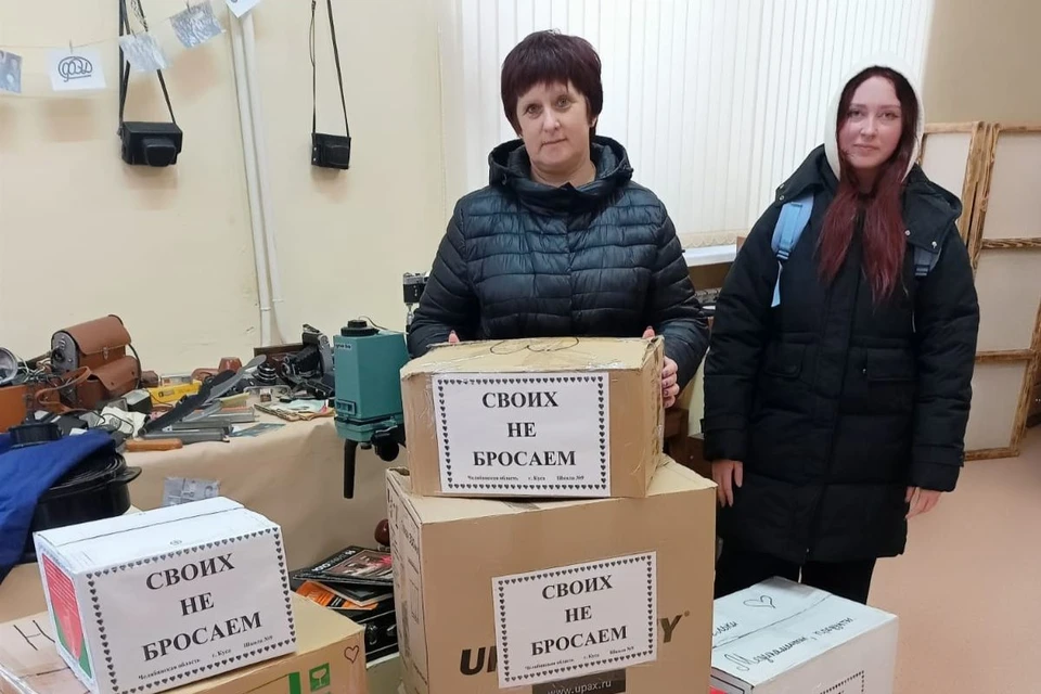 Женщины собрали посылку и отправили землякам, которые служат на Донбассе.