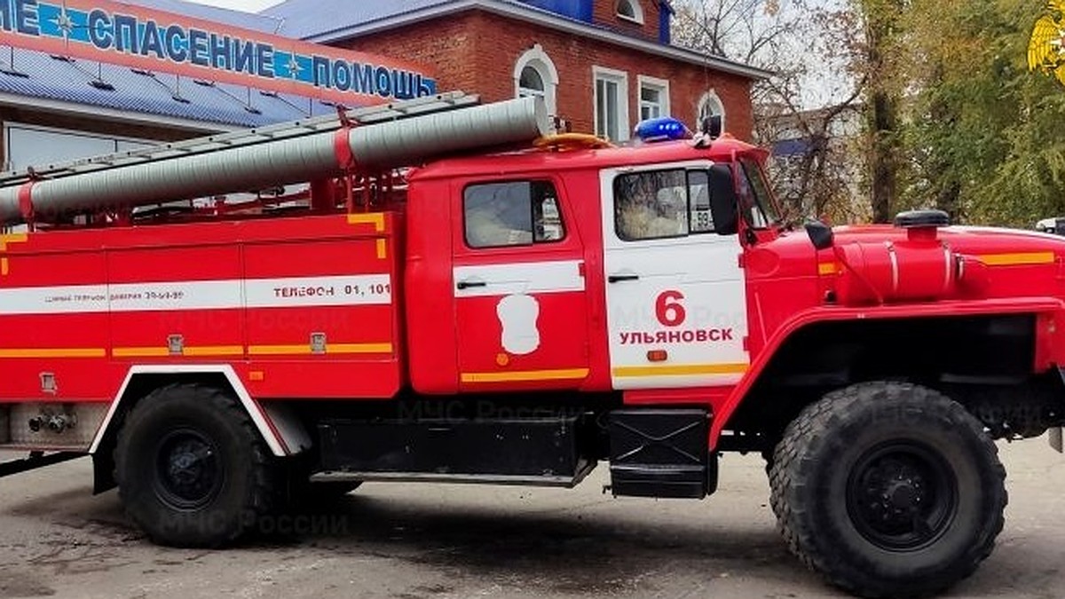 В горящей квартире на улице Октябрьской в Ульяновске серьёзно пострадал её  хозяин - KP.RU