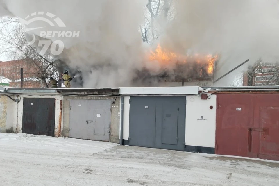 Также сообщается о горевшем автомобиле. Фото: Регион-70 Томск