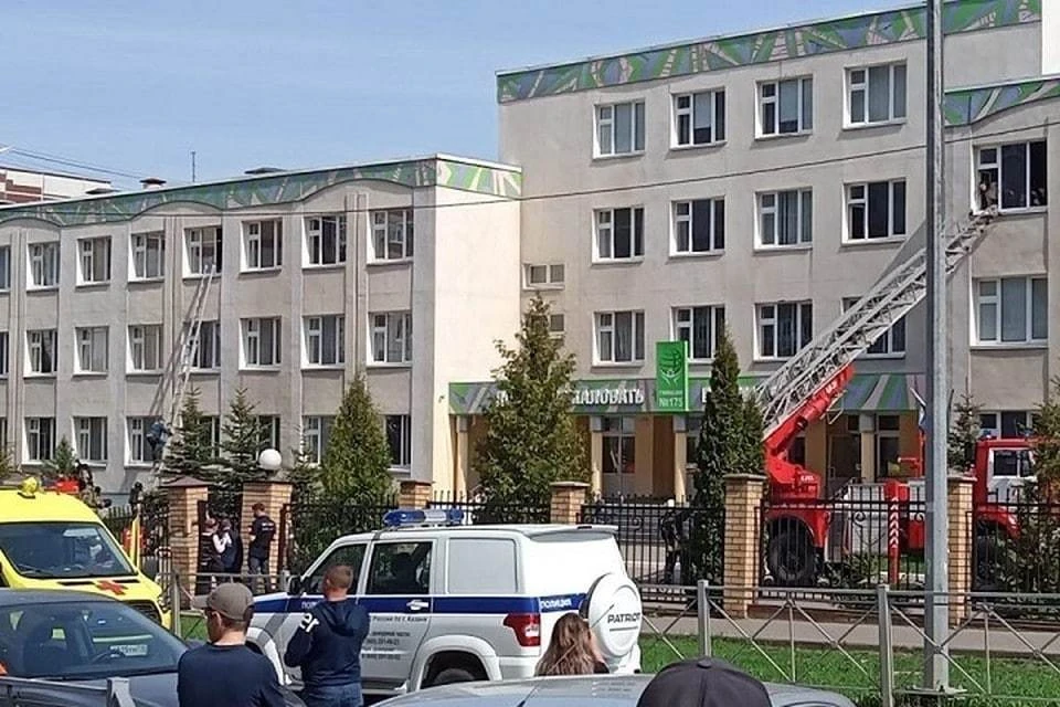 11 мая 2021 года в казанской гимназии №175 были убиты семь детей и два педагога.