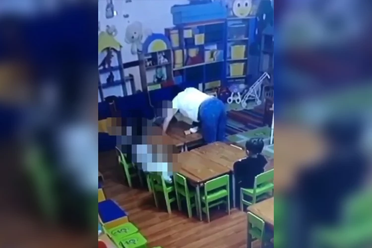 Лицом об стол: появились ужасающие кадры избиения малышей в детсаду Владикавказа