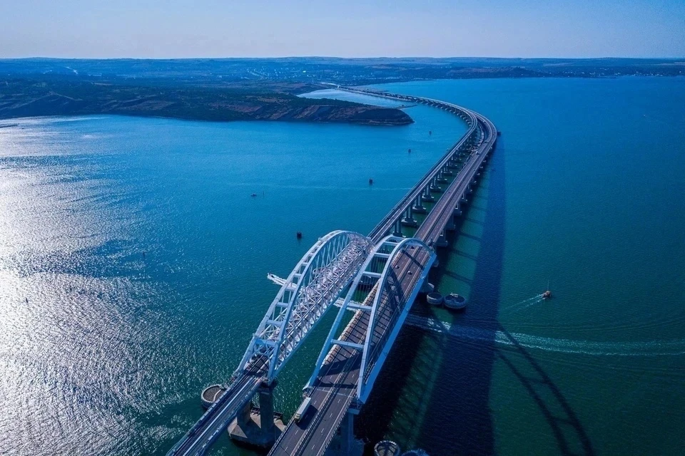 Восстановление автомобильной части моста заняло меньше двух месяцев. Фото: Инфоцентр "Крымский мост"