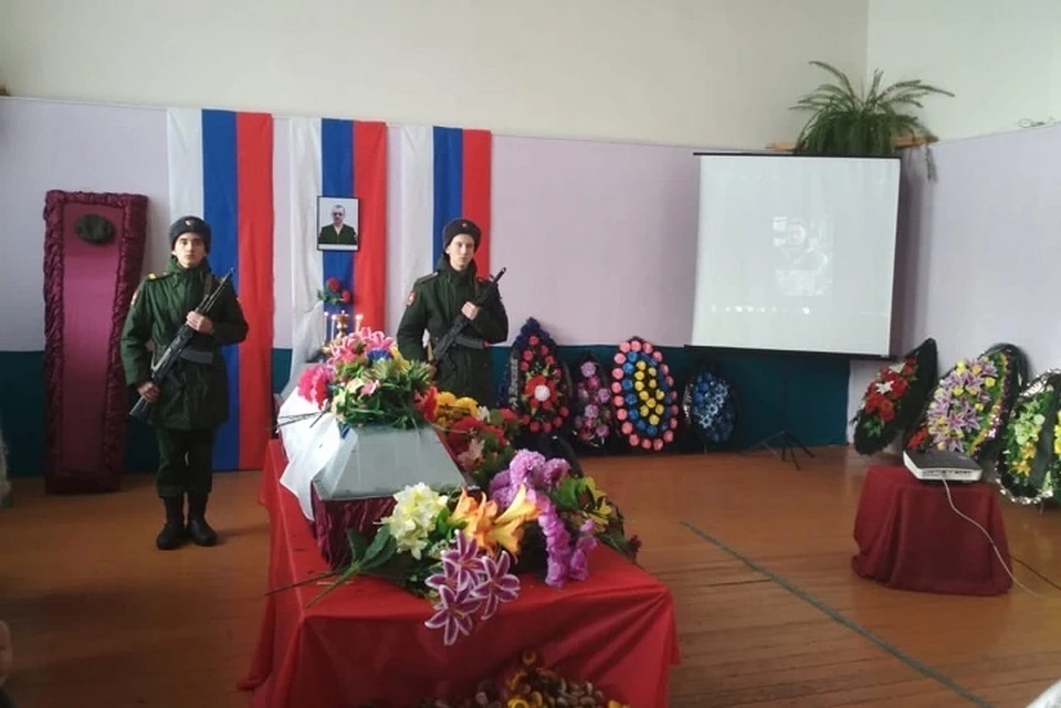 Героя похоронили с воинскими почестями. Фото: социальные сети главы Тугулыма Николая Черепанова