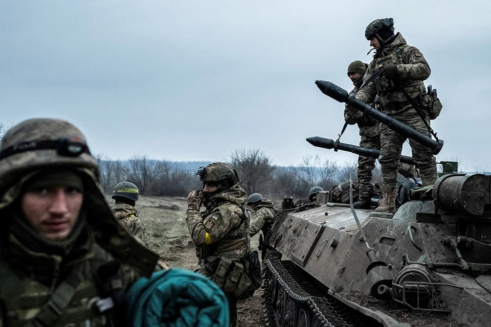 Украинские войска во время боев под Артемовском.