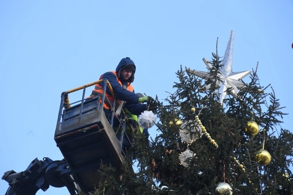 В этом году новых новогодних украшений город не закупал.