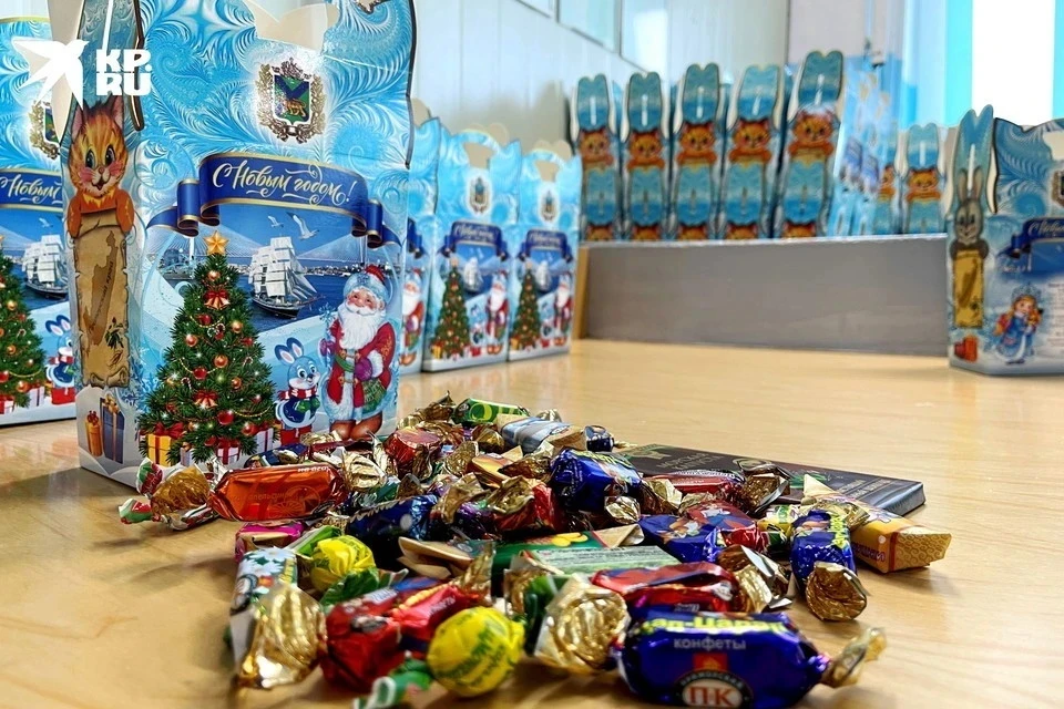 Жители Москвы чаще всего передают в штабы благотворительной помощи сладкие новогодние наборы