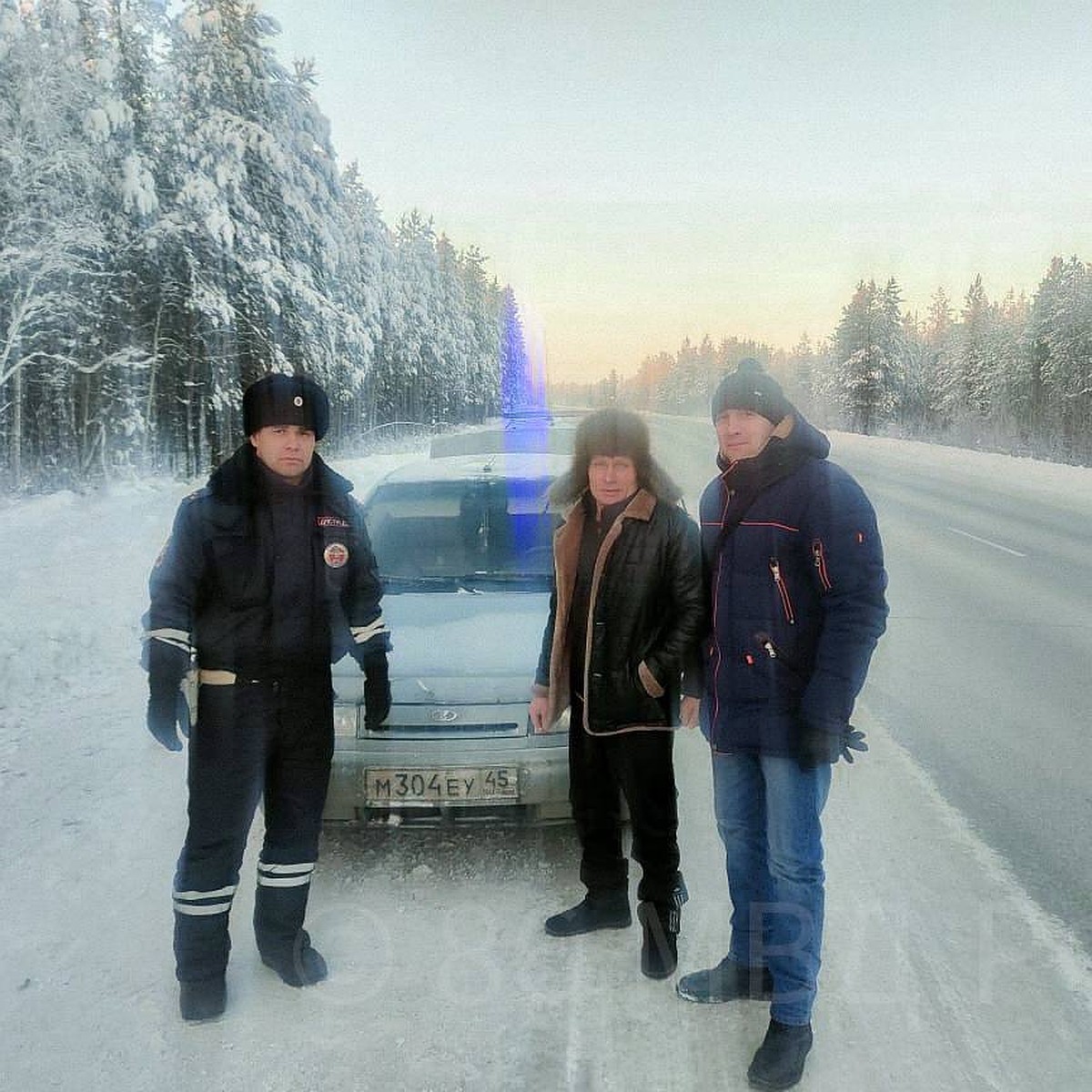 В Сургутском районе полицейские помогли водителю, оставшемуся без бензина в  мороз - KP.RU