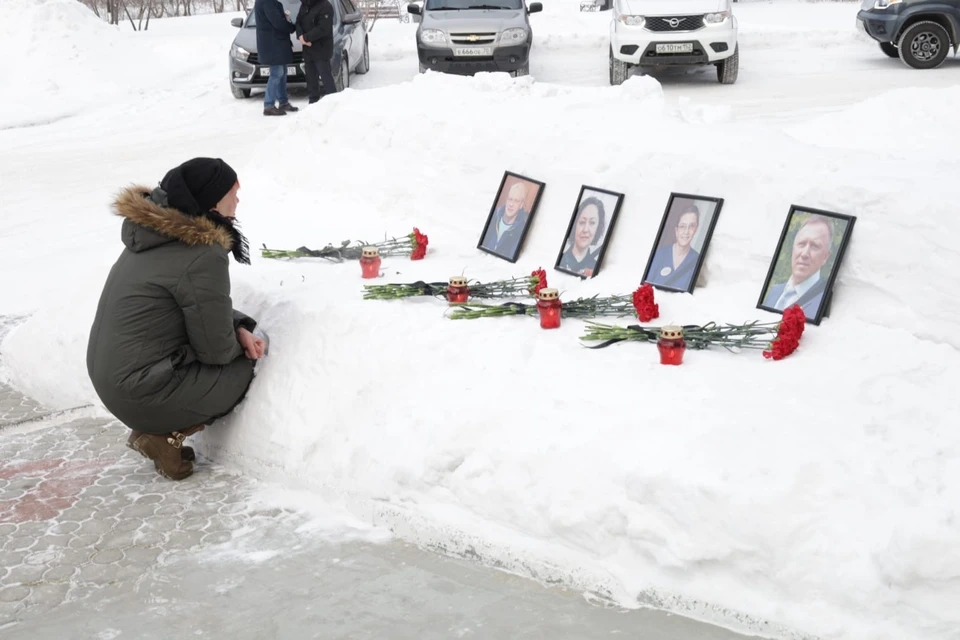Вдове погибшего в ДТП под Томском водителя скорой стало плохо возле мемориала