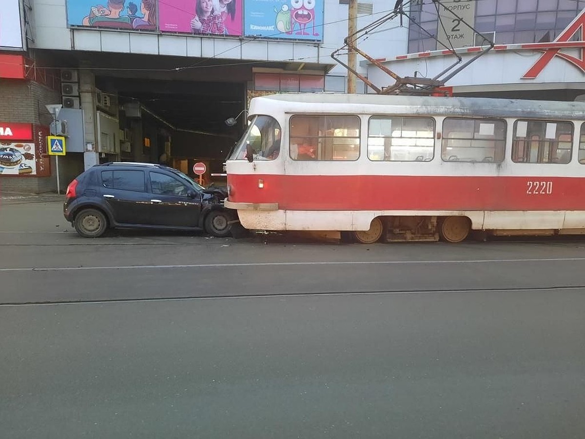 Самарские полицейские рассказали подробности аварии у ТЦ «Аврора» - KP.RU