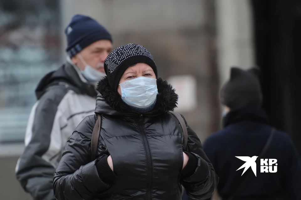 Роспотребнадзор рекомендовал ввести масочный режим в местах массового пребывания населения