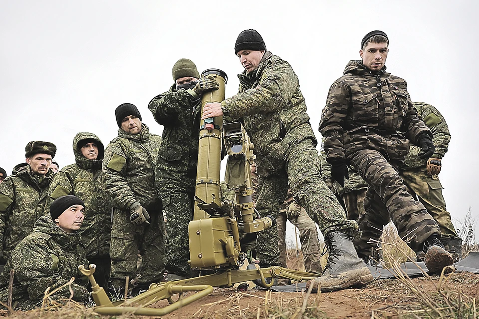 Важнейшим для мобилизованных военнослужащих сейчас является подготовка и переучивание. На этом фото они проводят боевые стрельбы из ПТРК «Фагот» на полигоне Павенково в Калининградской области.