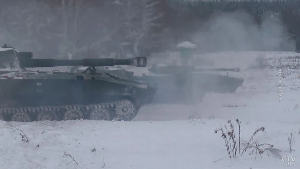На ТВ объяснили, что значит красный квадрат на военной технике белорусской армии. Фото: ВоенТВ via ctv.by