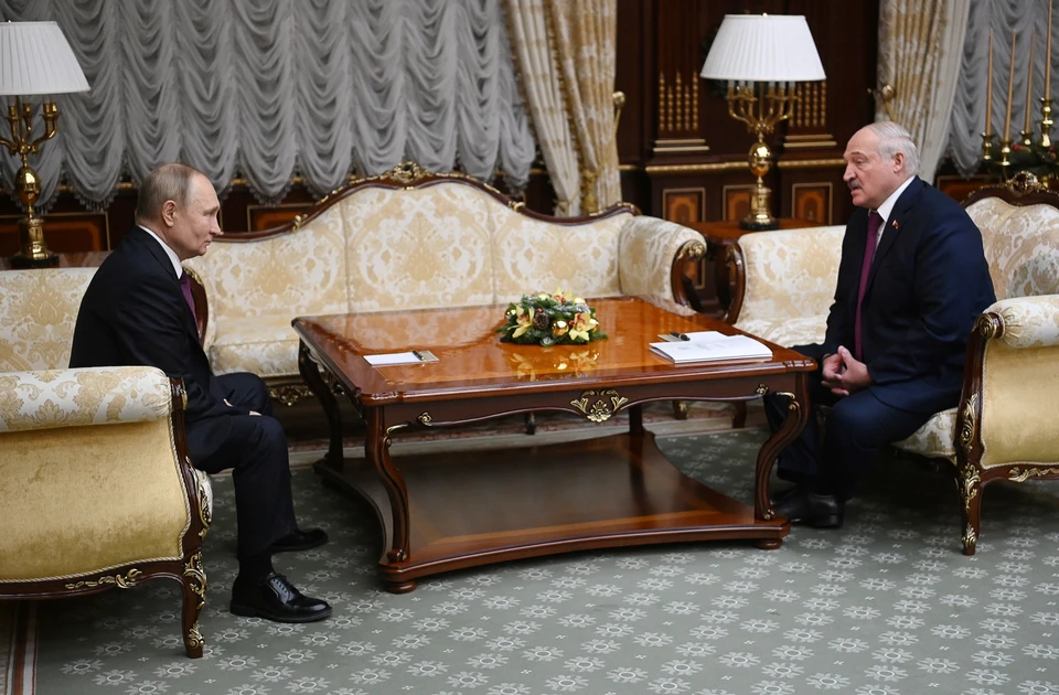 Лукашенко: Россия и Белоруссия готовят экипажи самолетов, несущих специальные боеприпасы