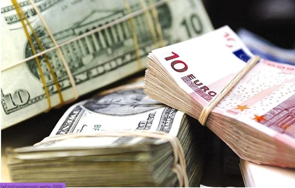 Доллар и евро в Молдове дешевеют.