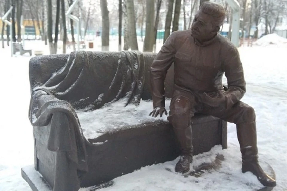 Памятник Сталину установили в начале декабря. Фото: предоставлено руководством школы «Смеем мечтать!»