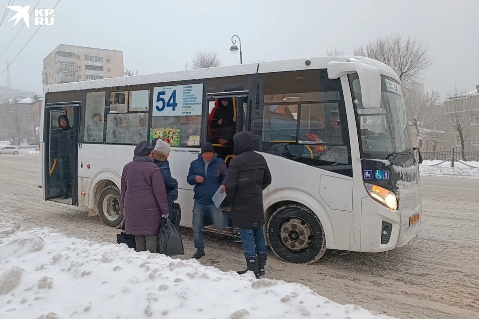 Автобусы ходят по расписанию, но задержек не избежать.