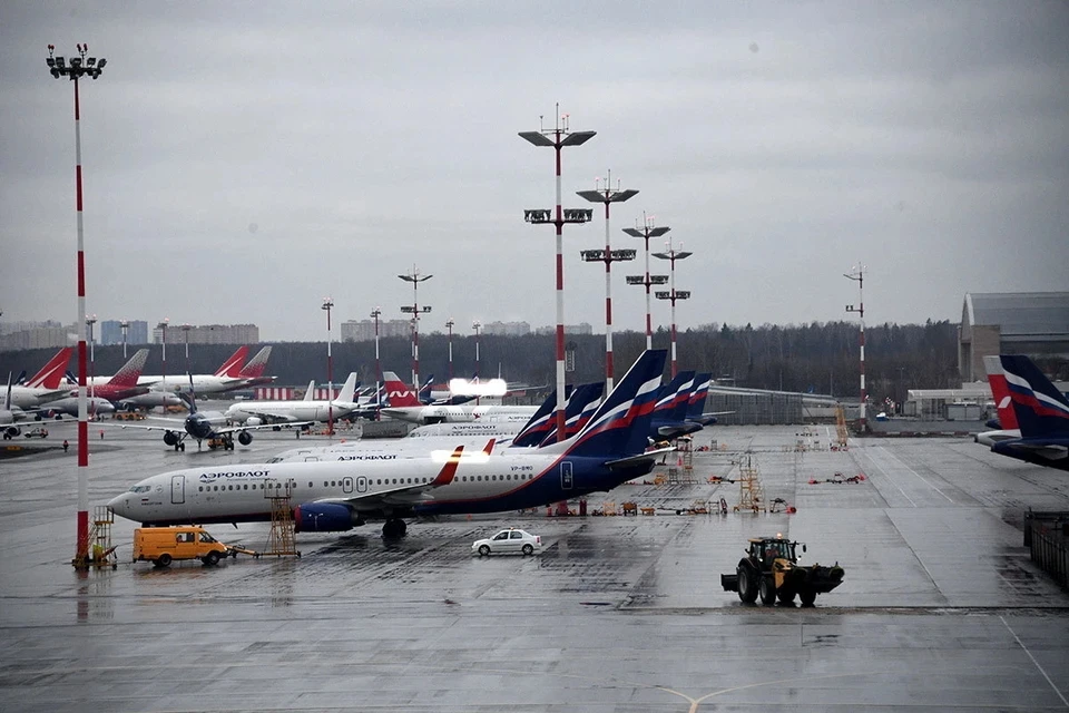 В столичных аэропортах из-за ледяных дождей отменили или задержали более 60 рейсов