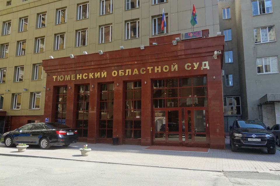 В Тюменской области женщина избила сына шнуром от кипятильника.