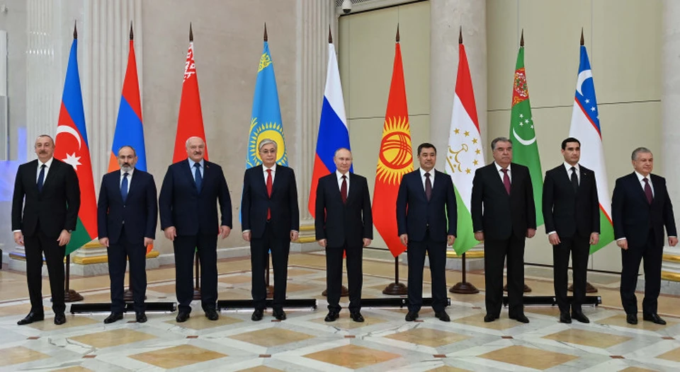 Неформальная встреча глав государств-участников СНГ прошла в Санкт-Петербурге.