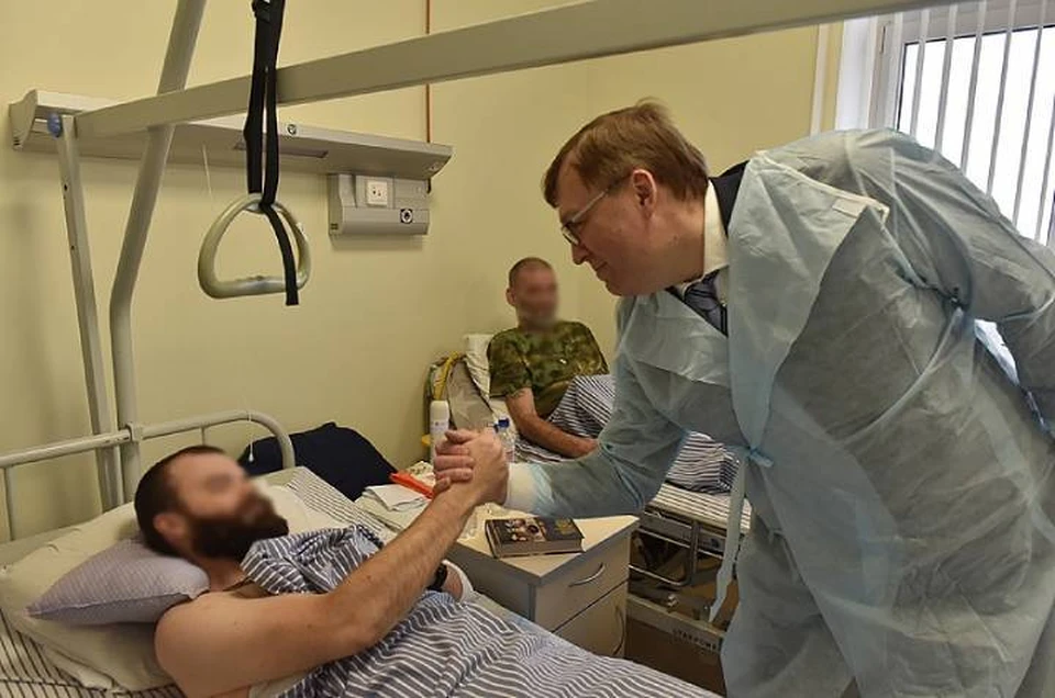Спикер Заксобрания Ростовской области Александр Ищенко пообщался с участниками СВО, которые сейчас проходят лечение в донской столице. Фото: пресс-служба ЗС РО