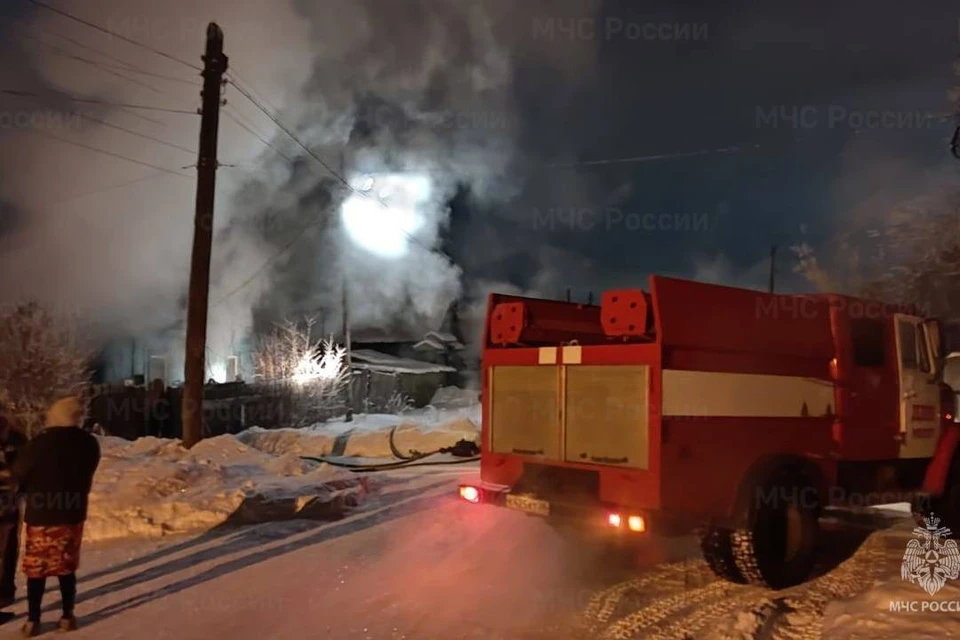 К моменту прибытия спасателей, огнем был полностью охвачен одноэтажный деревянный дом.