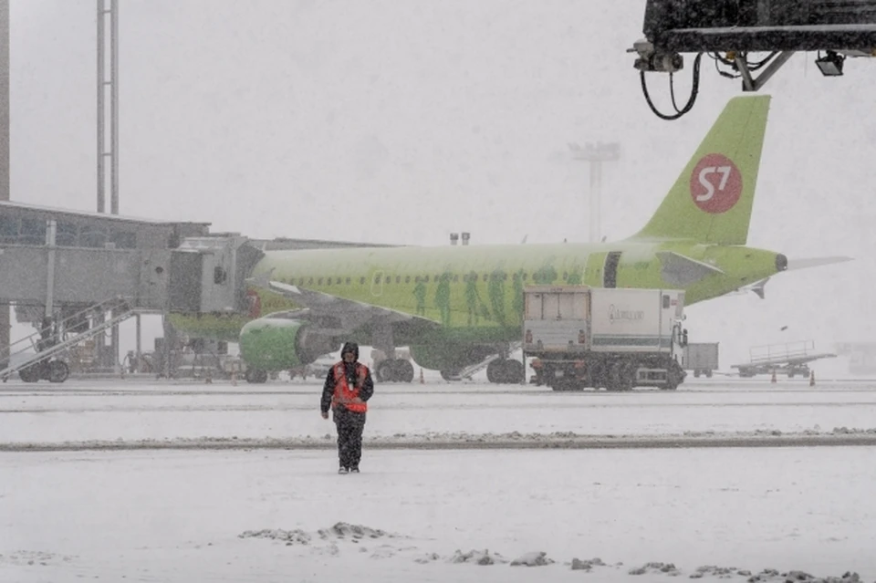2 января в аэропорту Уфы из-за ограниченной видимости на фоне снегопада задержали вылет четырех рейсов