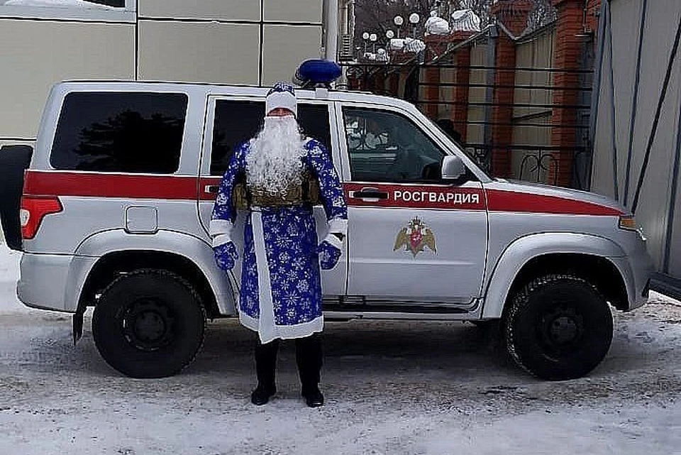 В стране проходит акция «Дед Мороз специального назначения». Фото: пресс-служба управления Росгвардии по Приморскому краю