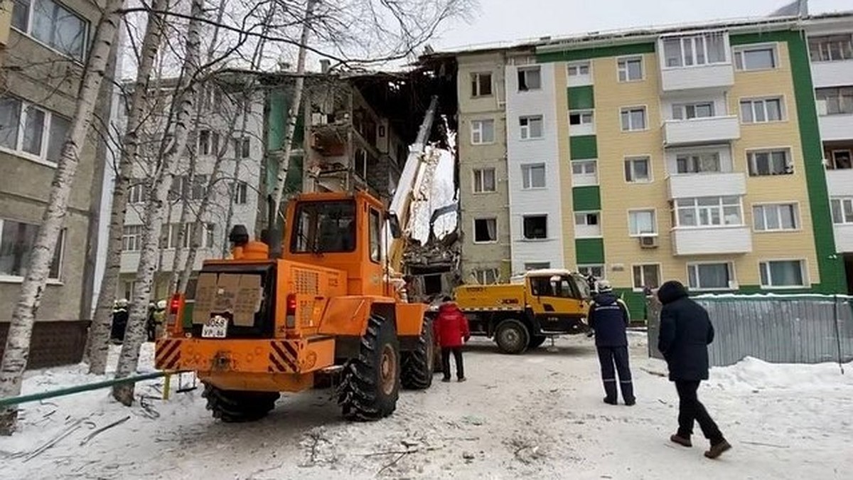 В Нижневартовске после взрыва газа на Мира 6А у соседних домов появились  трещины - KP.RU