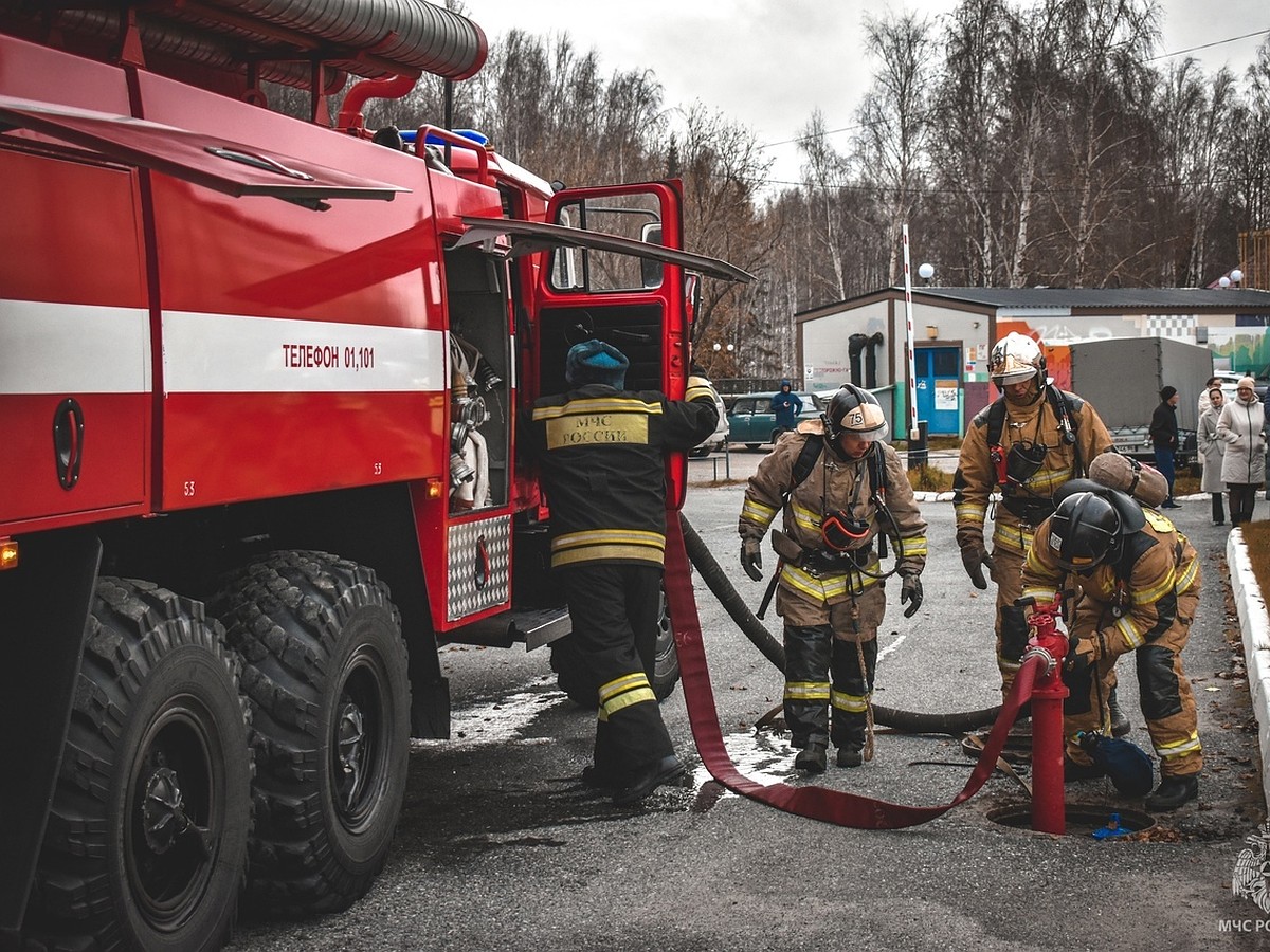 В одном из кафе Нягани произошел крупный пожар - KP.RU