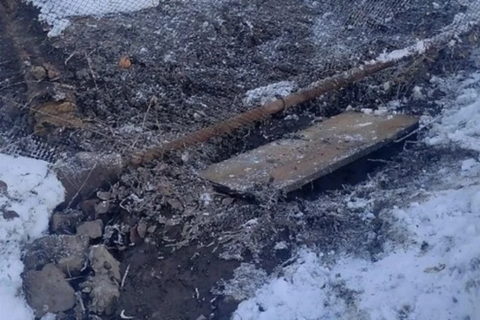 Во всем городе распространяется зловонный запах, которым люди вынуждены дышать.