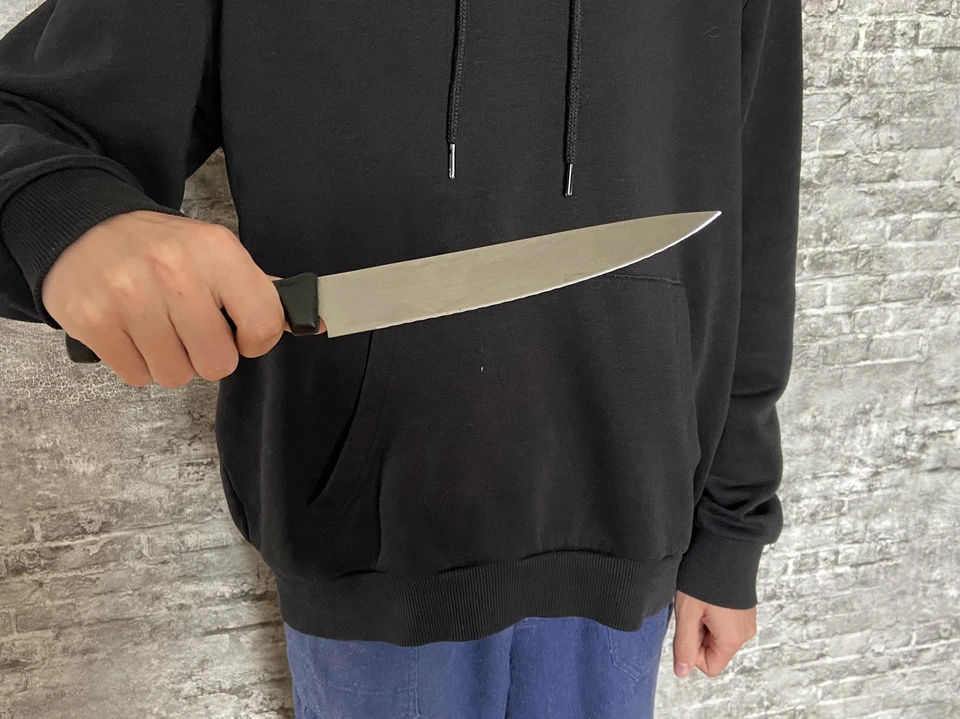 В Тобольске в новогоднюю ночь 18-летний парень искромсал ножом посетителя кафе