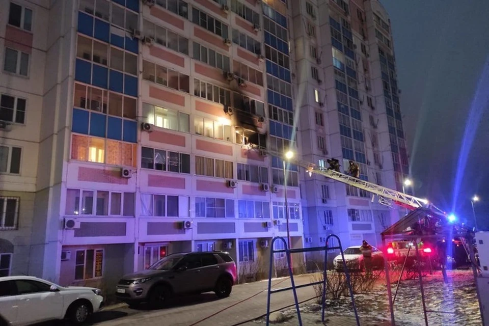 Огонь удалось потушить спустя полчаса. Фото: ГУ МЧС по Ростовской области
