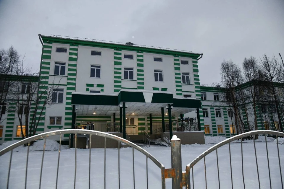В Мурманске полным ходом идет ремонт одной из старейших школ города. Фото: Администрация города Мурманска