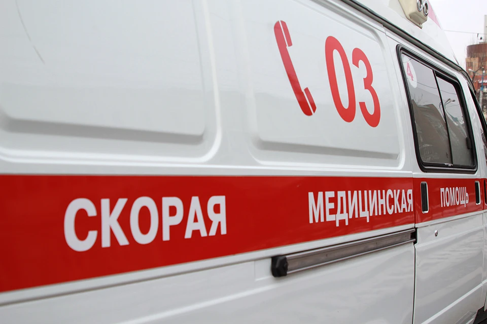 Врачи в Иркутске помогли мальчику, прилипшему языком на морозе к железобетонному столбу