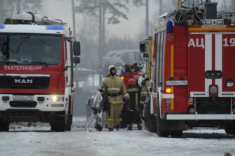 Десять спасателей прибыли тушить пожар в селе Первомайское