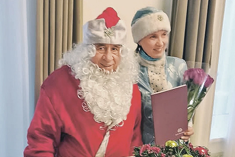 Снегурочке Ольге - 55. Деду Морозу Владимиру - 70. Оба надеются, что теперь их жизнь будет волшебной... Фото: Личный архив