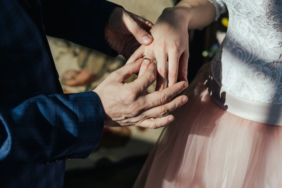 Подавать заявления о регистрации брака челябинцы могут в любой загс по своему выбору. Фото: Наталья Могильникова