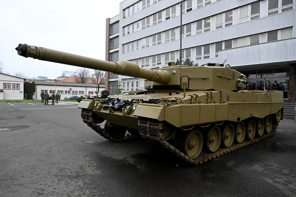 Главы МИД стран Балтии призвали ФРГ начать поставки Украине танков Leopard