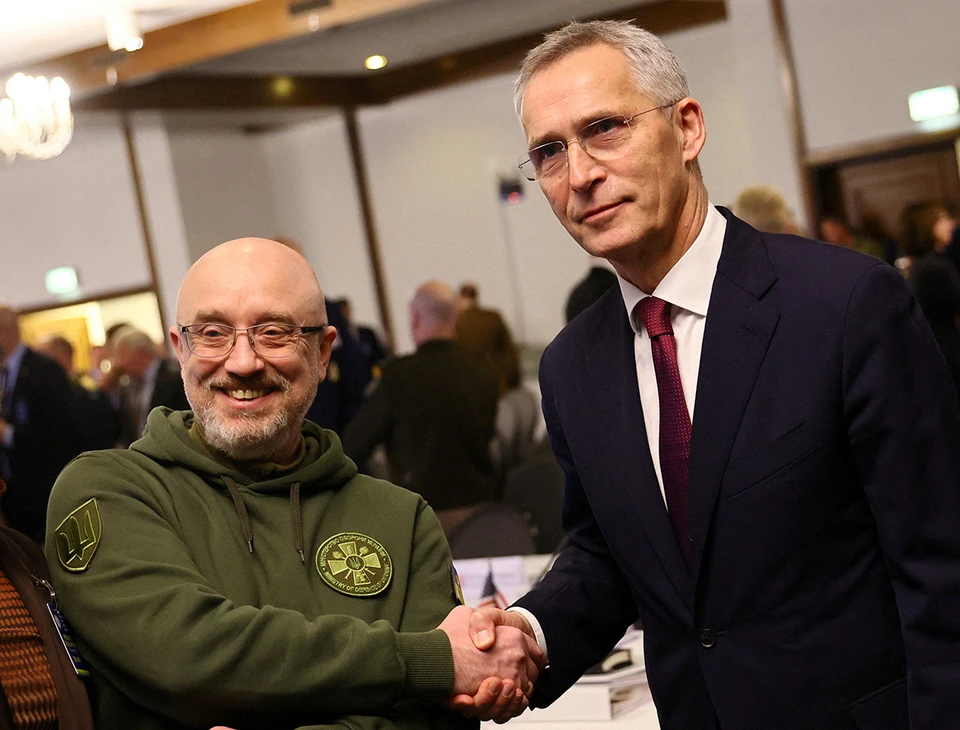 Министр обороны Украины Алексей Резников и Генеральный секретарь НАТО Йенс Столтенберг.