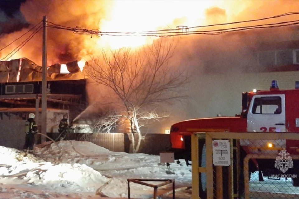 Пожарные потушили автосервис «Автотрейд» 23 января в Хабаровске