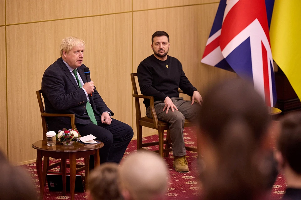 И вместе с британским экс-премьером Борисом Джонсоном на встрече со студентами Владимир Зеленский решил дать ответ на мучающий всю Украину вопрос о мобилизации.