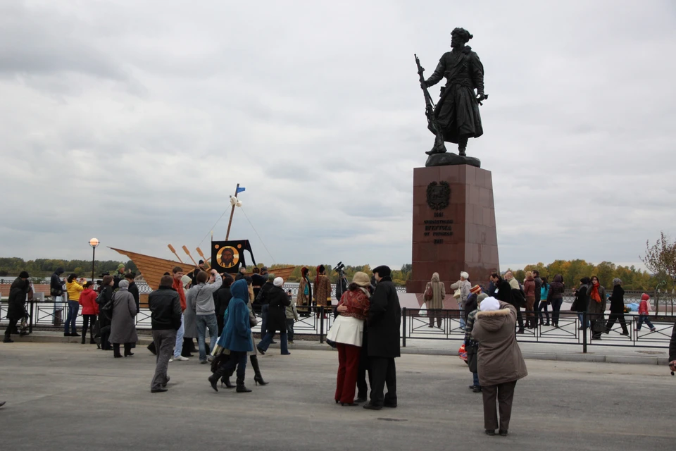 Макет памятника Первопроходцам можно найти в музее.
