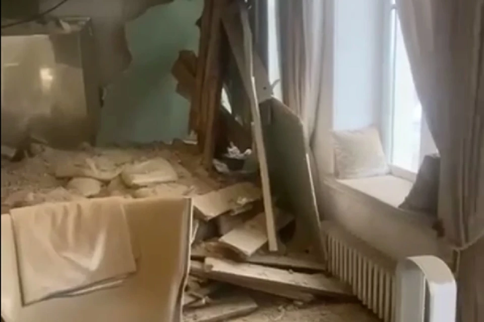 В элитной квартире на Почтамтской улице рухнул потолок. Фото: Прокуратура СПб