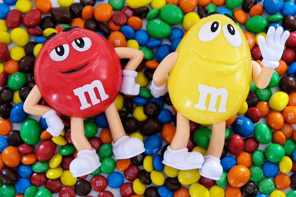 Производитель знаменитых разноцветных шоколадных драже M&M`s решил отказаться от «говорящих конфет» - фирменных персонажей своих рекламных роликов.
